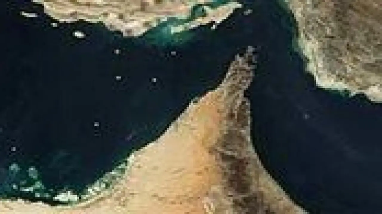 كيف يؤثر إغلاق مضيق هرمز على أسعار الطاقة والسلع والعملات عالميًا؟